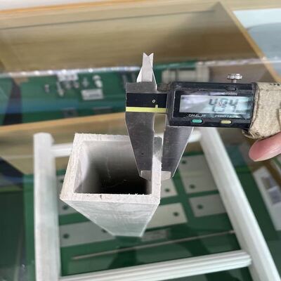 ملفات تعريف الأنابيب المستطيلة متعددة الأبعاد من FRP المصنوعة من البوليستر الايبوكسي والراتنجات الفينولية التي توفر العزل الكهربائي والمتانة